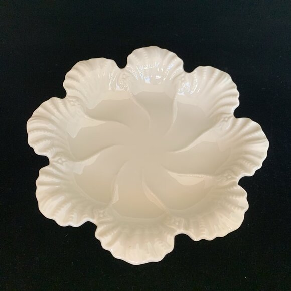 Lenox Scalloped Shell Cabbage Leaf Shallow Serving Bowl 10.5" Vintage Ivory - Picture 3 of 7